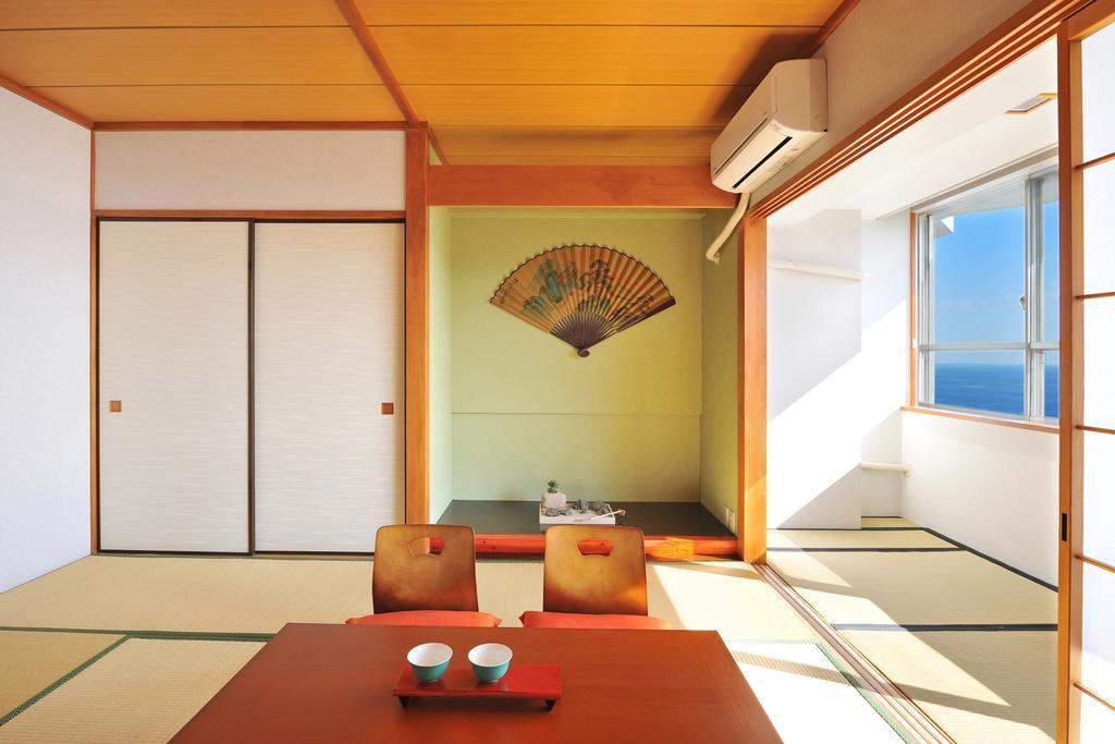 Onsen Hostel Hinoemi Atami  Zimmer foto